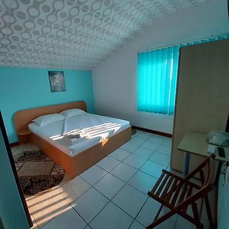 בית הארחה Casa Laricris 3*