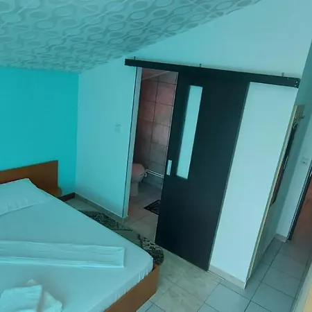 Konukevi Casa Laricris 3*